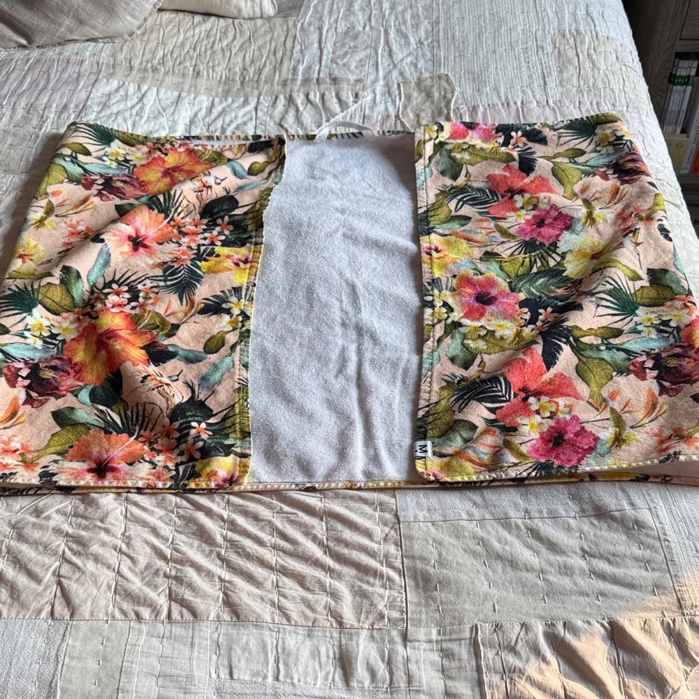 Molo Kids Floral Tropical Hawaiian Print Beach Towel